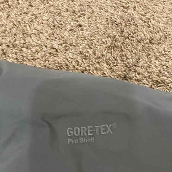 Arc teryx Alpha LT Gore-Tex Pro Jacket - Picture 3 of 11
